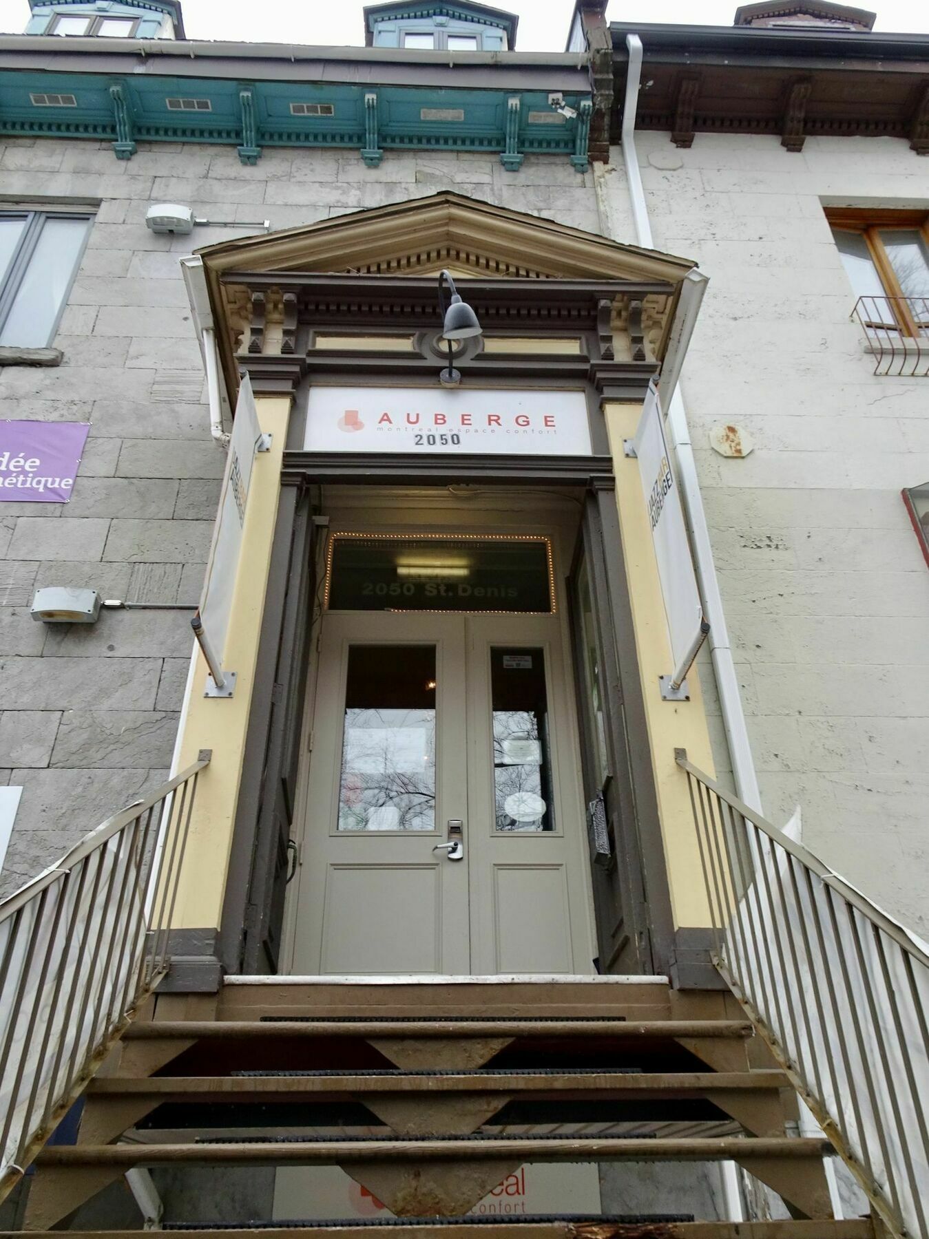 Auberge & Hotel Montreal Espace Confort Exteriör bild